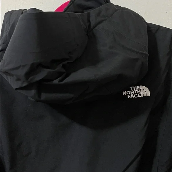 The North Face Women's Black Ski Jacket - Picture 6 of 7